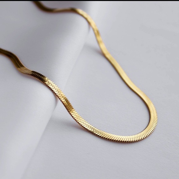 ⚡️Insta gold plated herringbone chain necklace - Picture 2 of 3